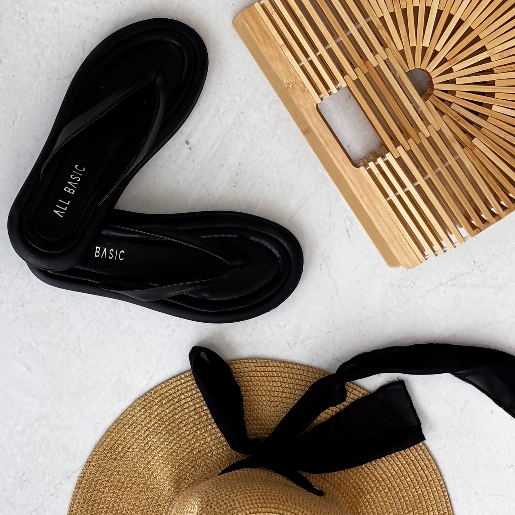Flow Black Slipper 🔥
